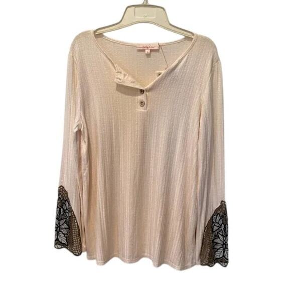 Haley & Co Tops - Haley & Co Henley Top Cream Blue Floral Flutter Sleeve NWT Women’s L
